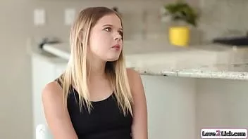 تشغيل Love2lick.com - ربيبة صغيرة تلعق من قبل زوجة