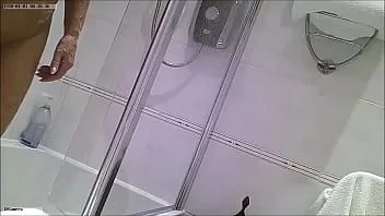 play Shwewr time - la 74 de ani, prietena mea Lyn are încă un corp minunat și este o dracă minunată...