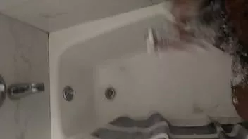 play Monster-BBC schlägt es in der Dusche, Sperma aus nächster Nähe