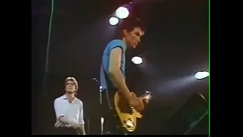 play هيوي لويس والأخبار - مباشر 1982