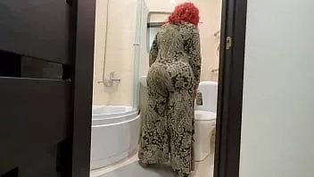 play He lifted his skirt and inserted a dick in mature anal
