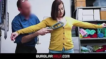 play ميلف السيادي يدفع للضابط مقابل السرقة