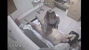 play Médicos latinos fodendo na clínica spycam voyeur