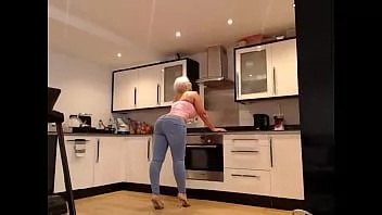 play Mature curvy blonde big fake tits and ass jeans show