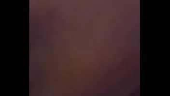 Jouer Maman mature potelée se masturbe devant sa webcam