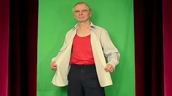 play ¡Un tipo con un traje elegante está aquí para entretenerte, como un stripper masculino!