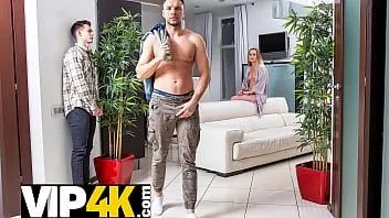 Reproducir Vergüenza4k. madura no quiere que su esposo se divorcie de ella y tiene sexo tabú
