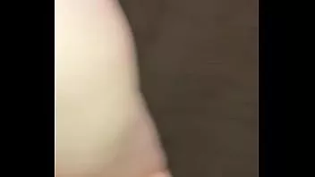 播放 天主教美洲狮妈妈在阴部和屁股里拿了全新的大粗鸡巴