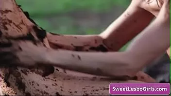 चलाएँ सेक्सी और सींग का बना हुआ बड़े तैसा समलैंगिक हॉट बेब्स ऐड्रा फॉक्स, एलेक्सिस फॉक्स चुंबन और कीचड़ में बाहर बनाना और इसे प्यार करना