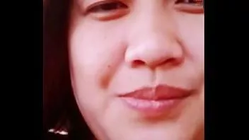 Abspielen Reife Thailänderin zeigt endlich ihre Möpse