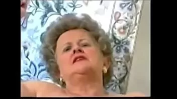 Reproducir Elegance classique gordita vieja abuelita burla en medias