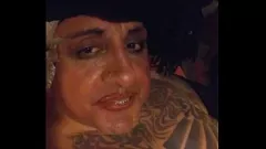 play Deusa transgênero BBW tatuada Bonnyeebitchn assume o controle