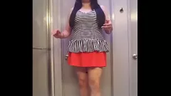 تشغيل ناضجة امرأة سمراء خنثى يحصل الإبداعية مع لها ديك