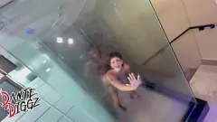 play Chico negro musculoso le da una follada dura y rápida a una MILF blanca madura
