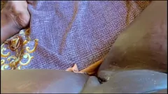 play Ebony Göttin hat sich Freude mit Dildo: eine heiße Solo -Leistung