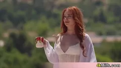 play Rondborstige roodharige milf Madison Morgan hunkert naar zwangerschap opnieuw in POV Porno