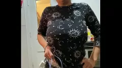 Reproduzir Anna Maria Latina MILF em equipamento de treino apertado, provocando seu grande saque e curvas exóticas