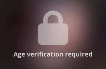 Порнозвезда Sophie Logan